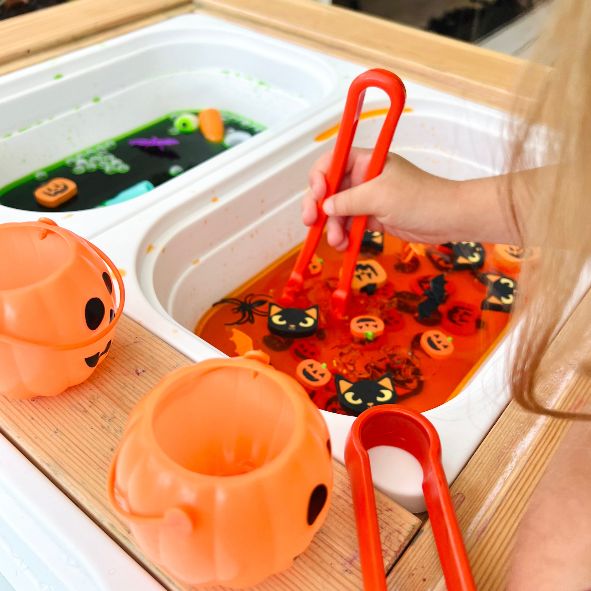 How to create the BEST Halloween Sensory Bin for Toddlers and Preschool Kids
